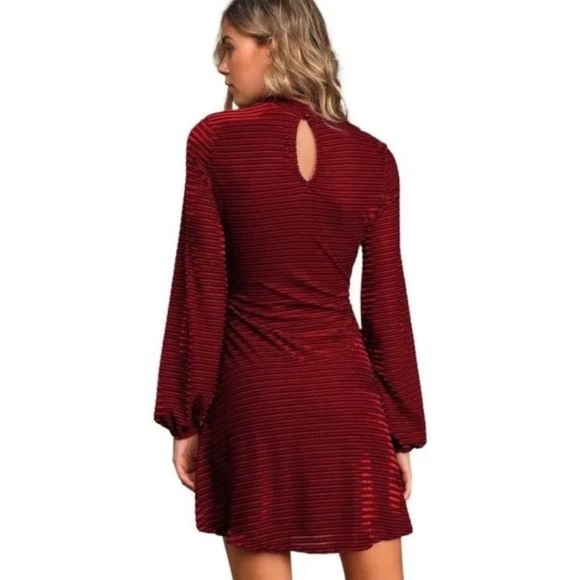 Lulu's Velvet Burgundy Red Dress With Balloon Sleeves NWT Small - Picture 3 of 10